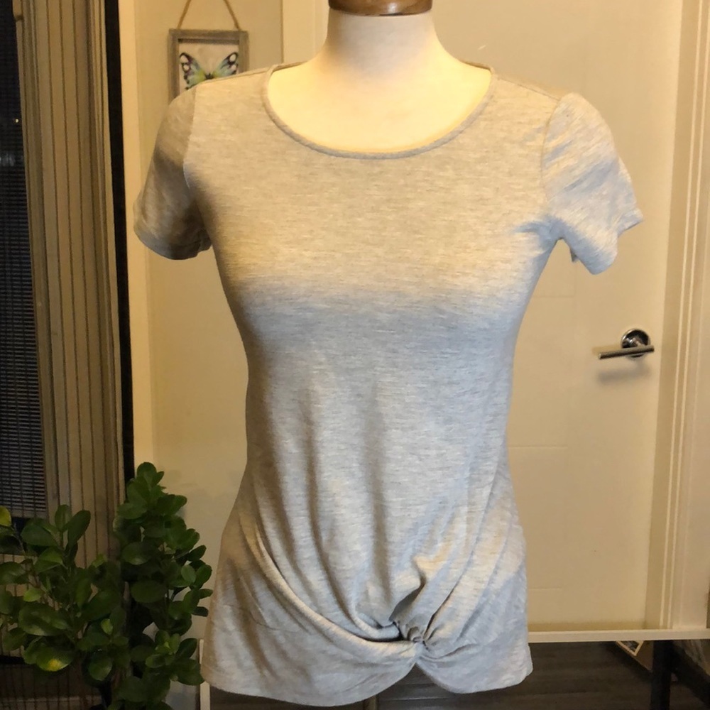 NWOT TWIST FRONT T